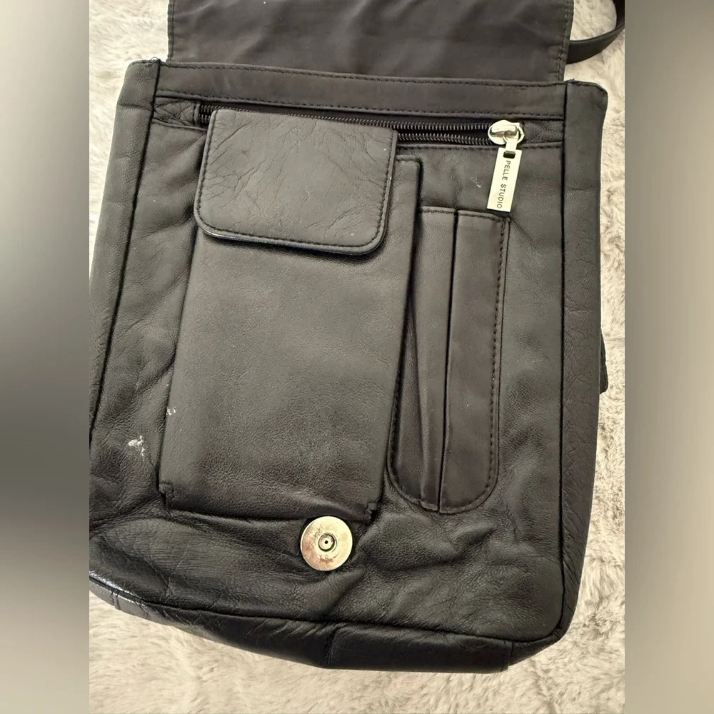 Pelle Studio Black Leather Messenger Bag mens ,Women’s